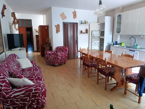 Kitchen or kitchenette, Living room, Dining area