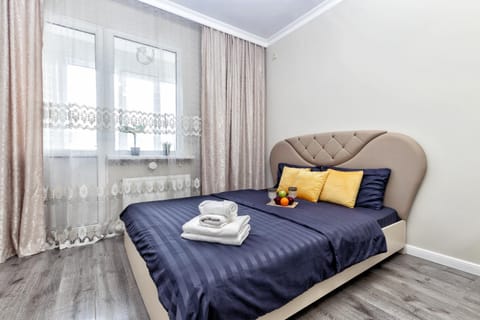 Bed, towels