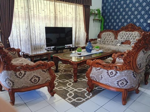 Communal lounge/ TV room, Living room, Seating area