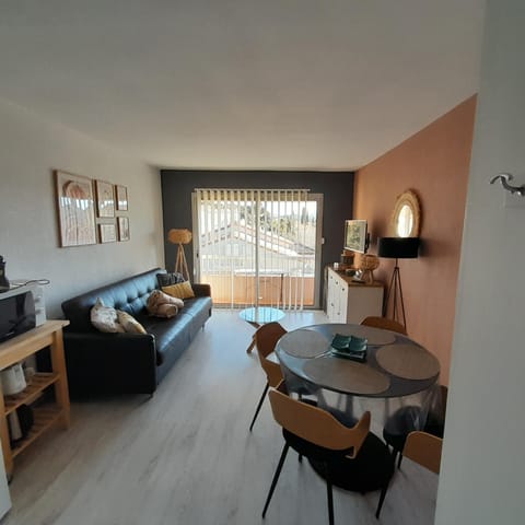 Cosy Studio 3mn de la mer Clim Parking Wifi Apartment in Sanary-sur-Mer