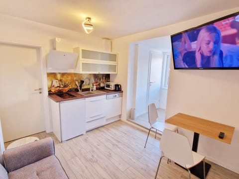 TV and multimedia, Kitchen or kitchenette