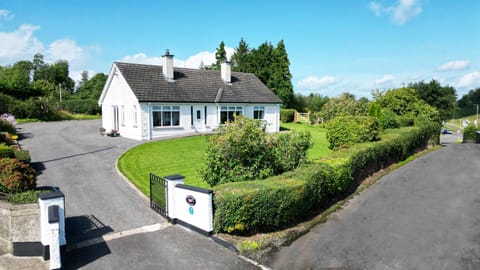 Property building, Spring, Day, Natural landscape, Garden, Garden view