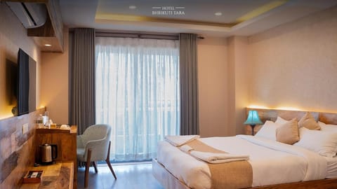 Bed, TV and multimedia, Bedroom