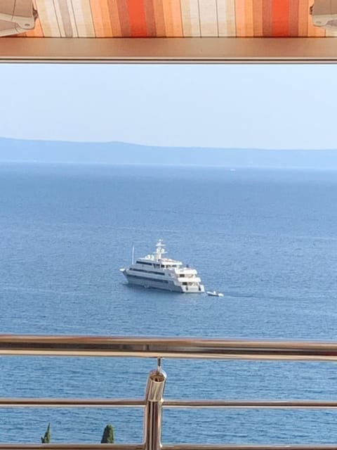 Apartman Royal Lara Apartment in Brela