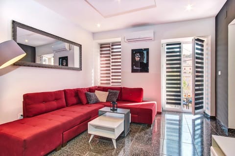 TV and multimedia, Seating area, air conditioner