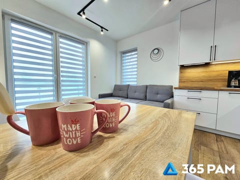 Coffee/tea facilities, Kitchen or kitchenette, Dining area