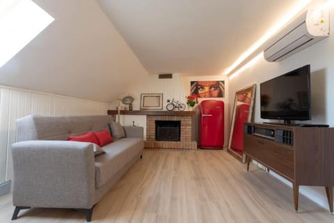 Communal lounge/ TV room, TV and multimedia, Living room, Seating area