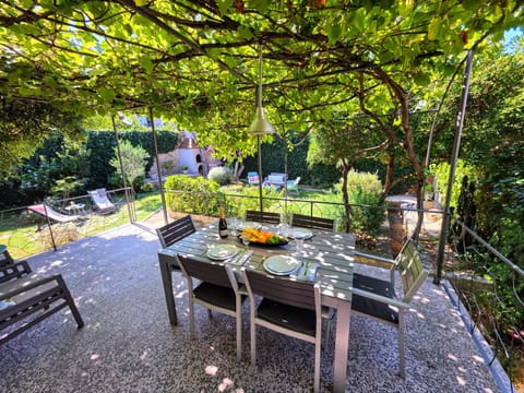 Patio, Garden, Dining area, Garden view