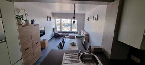 TV and multimedia, Seating area, Dining area