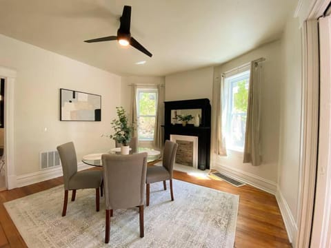 Living room, Seating area, Dining area, fireplace