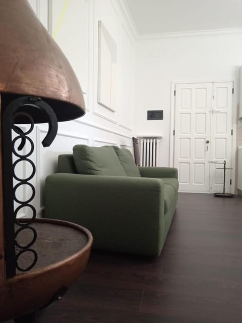 Bed, Living room, Seating area