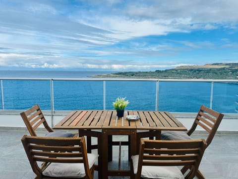 Day, Natural landscape, View (from property/room), Balcony/Terrace, Dining area, Sea view