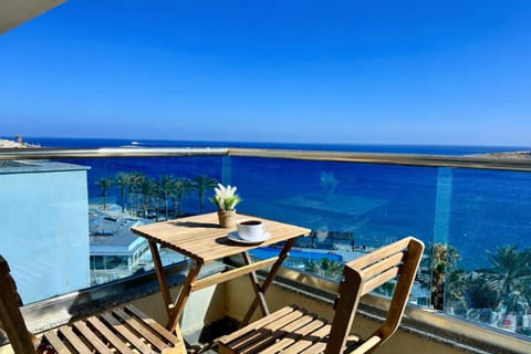 View (from property/room), Balcony/Terrace, Dining area, Sea view