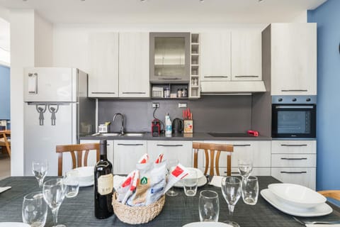 Coffee/tea facilities, Kitchen or kitchenette, Dining area, dishwasher, minibar, pet friendly, stove, toaster