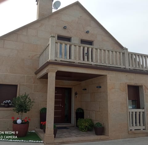 Facade/entrance, Balcony/Terrace
