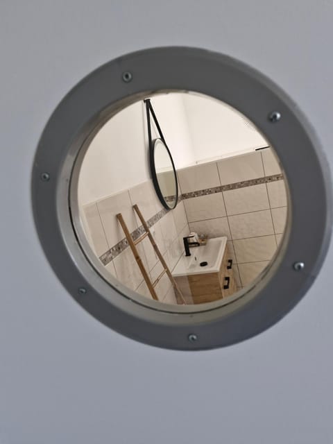 HÔTEL Le 6 3 Home PORT EN BESSIN Parking privé gratuit Bed and Breakfast in Normandy