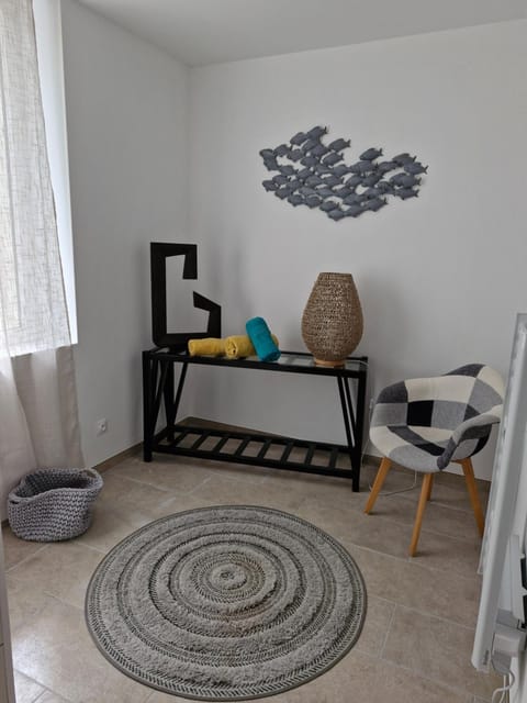 HÔTEL Le 6 3 Home PORT EN BESSIN Parking privé gratuit Bed and Breakfast in Normandy