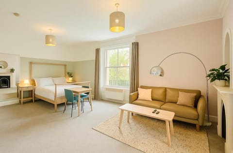 Central studio flat with parking permit Apartment in Bath