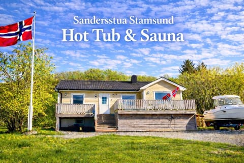 Familyfriendly-modern, in the fishingtown Stamsund, with Sauna and Jacuzzi Apartment in Lofoten