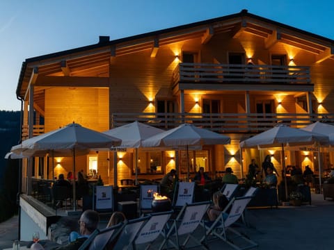 Property building, Restaurant/places to eat