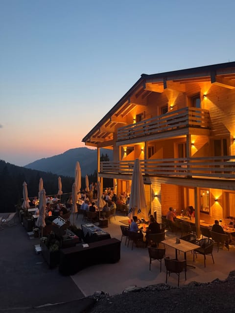 Property building, Restaurant/places to eat