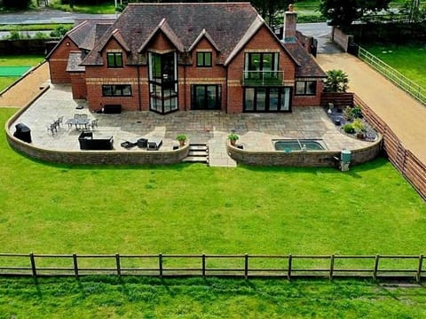 The Pines House in East Dorset District