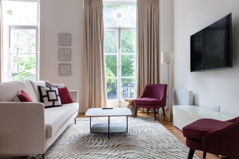 Communal lounge/ TV room, TV and multimedia, Living room, Seating area, Evening entertainment