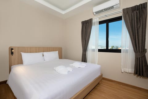 Bed, Photo of the whole room, Bedroom, air conditioner