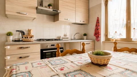 Kitchen or kitchenette, pet friendly, stove, kitchen