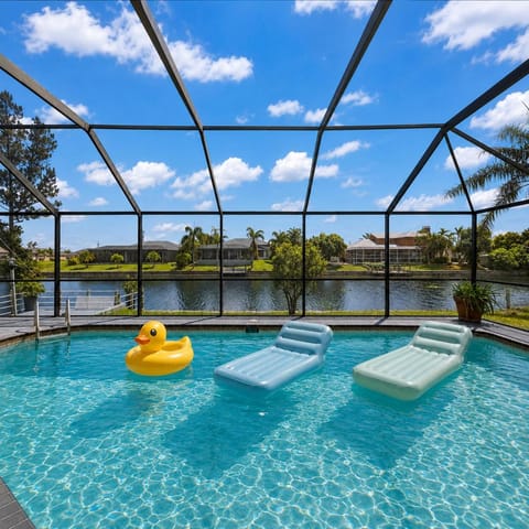 Day, Natural landscape, Pool view, Swimming pool, sunbed