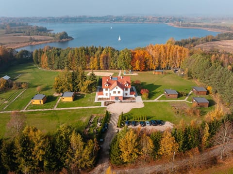 Property building, Day, Neighbourhood, Natural landscape, Bird's eye view, Lake view