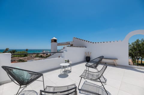 Property building, Balcony/Terrace, Living room