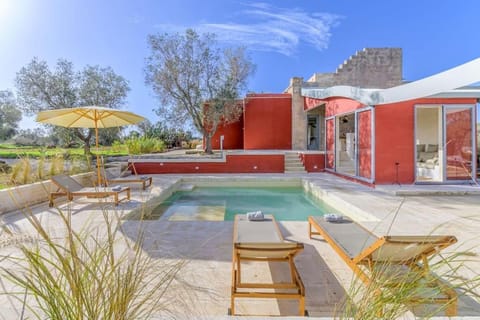 Property building, Spring, Day, Natural landscape, Garden, Garden view, Pool view, Swimming pool, sunbed