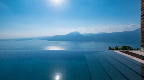 Lake view, Mountain view, Pool view