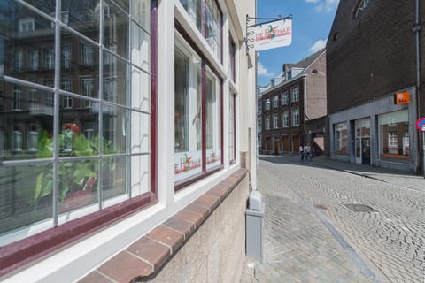 Facade/entrance, Street view