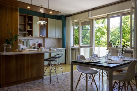 Kitchen or kitchenette, Dining area, dishwasher, oven, elevator