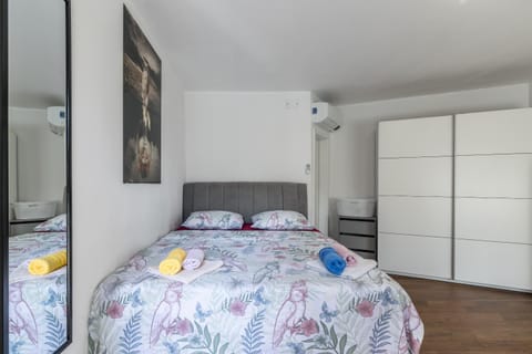 Bed, Photo of the whole room, Bedroom, wardrobe