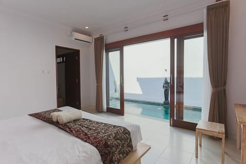 Bed, Bedroom, Pool view
