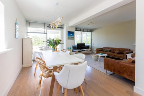 Haringvliet 21 - Noordzeepark Ouddorp with pool NOT INTENDED FOR COMPANY OR WORK-RELATED STAYS House in Ouddorp