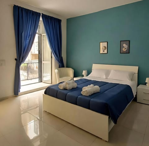 Bed, TV and multimedia, Balcony/Terrace, Bedroom, heating, wardrobe, air conditioner