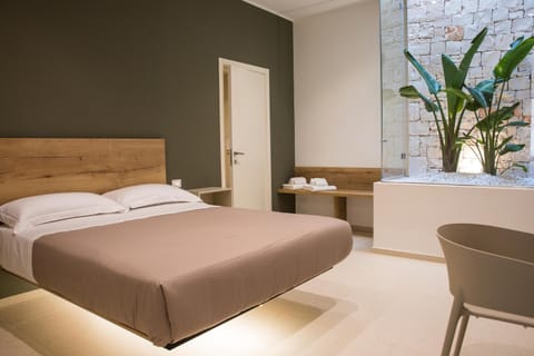 Bed, Living room, Photo of the whole room, Seating area, Bedroom