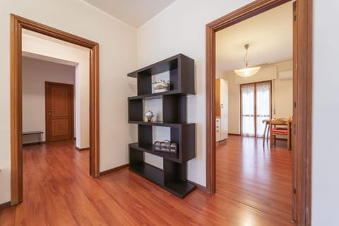 TV and multimedia, Kitchen or kitchenette, wardrobe