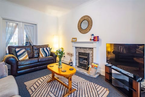 Communal lounge/ TV room, TV and multimedia, Living room