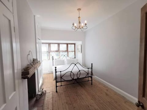 Gorgeous 3/4 bedroom bungalow House in Aylesbury