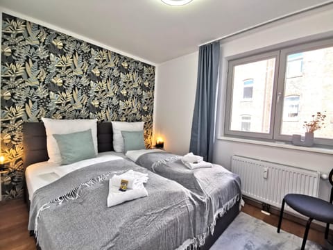 Bed, Living room, Photo of the whole room, Seating area, Bedroom, towels