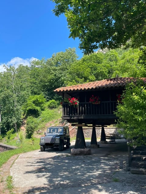 Property building, Off site, Natural landscape, Garden, Garden view