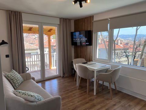 Communal lounge/ TV room, Natural landscape, View (from property/room), Balcony/Terrace, Seating area, Evening entertainment