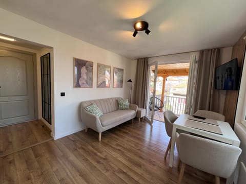 TV and multimedia, Living room, Photo of the whole room, Seating area