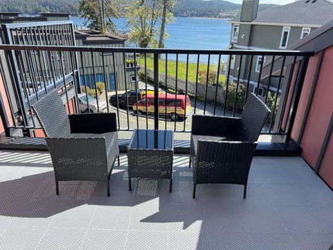 Island Waterfront Resort - Ocean View Townhouse House in Vancouver Island