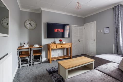 Communal lounge/ TV room, Living room, Seating area, Dining area